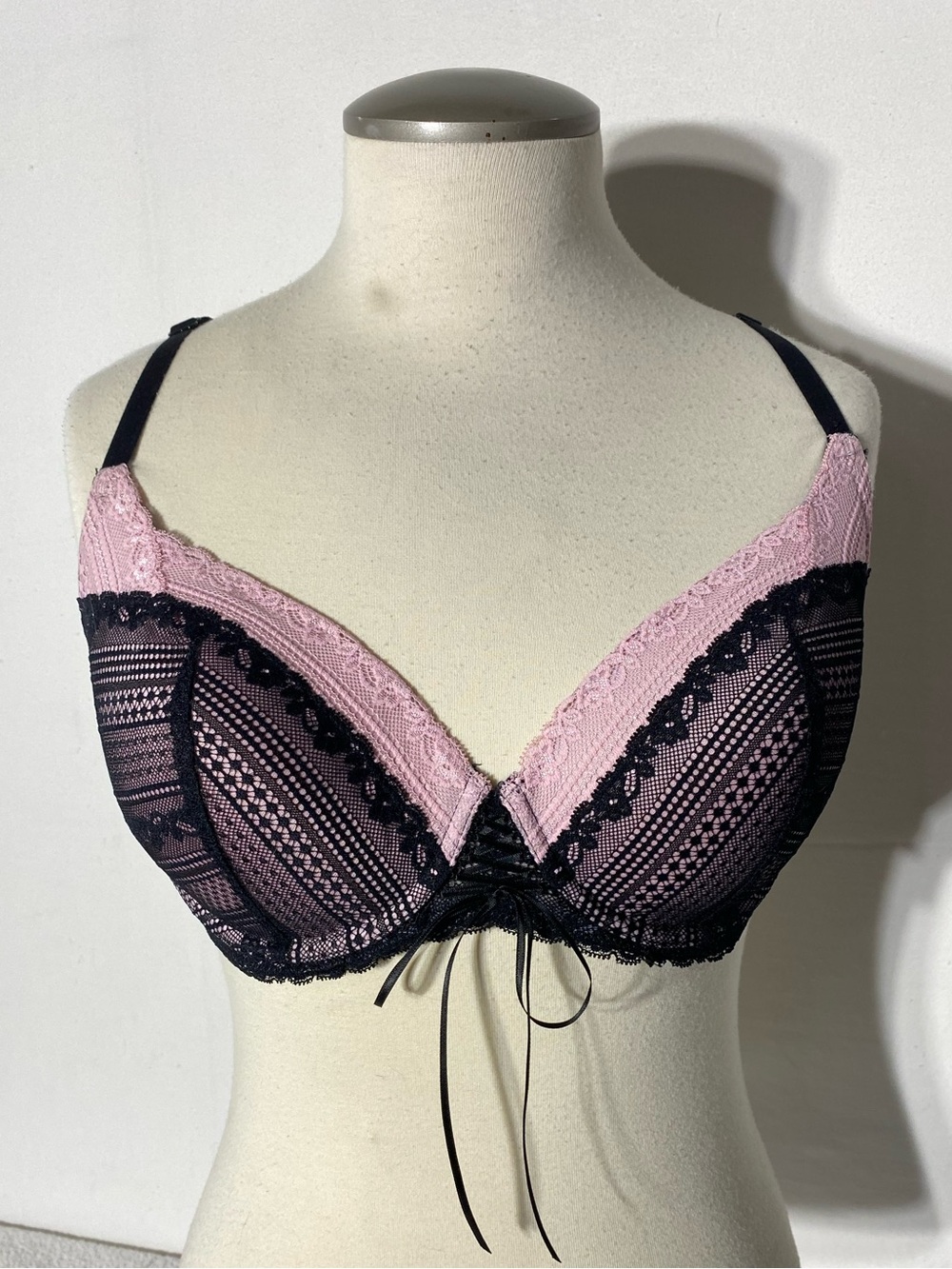 La Vie En Rose Pink & Black Lace Bra 34D Sexy Lingerie Bow Coquette